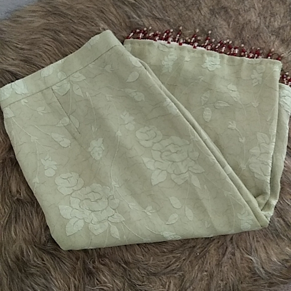 Bottom Abajo Avacoda Green Printed Skirt. Size 16. Women's Petite. Beaded - Picture 5 of 6